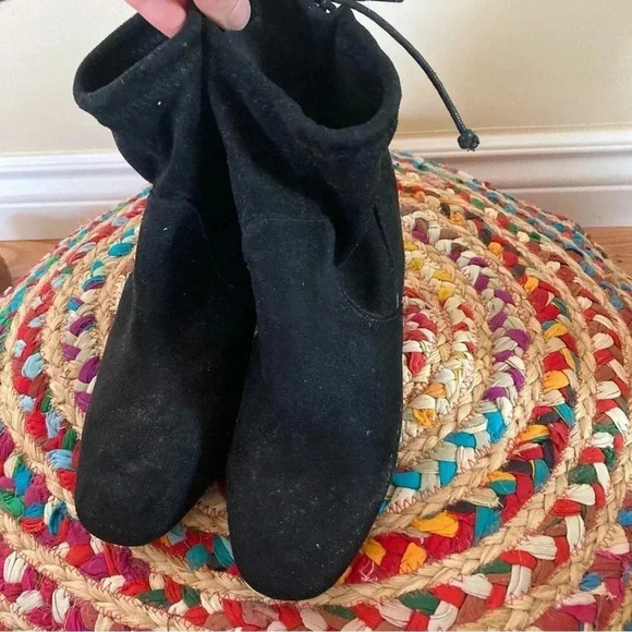 Steve Madden microsuede  black ankle boots - Picture 2 of 5